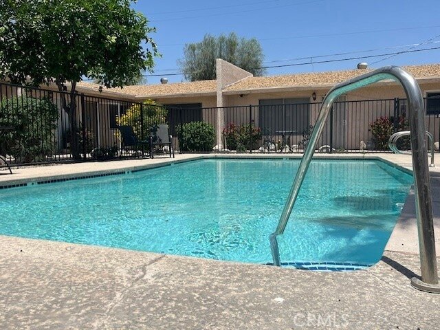 73740 Santa Rosa Way, Unit 3 in Palm Desert, CA - Foto de edificio - Building Photo
