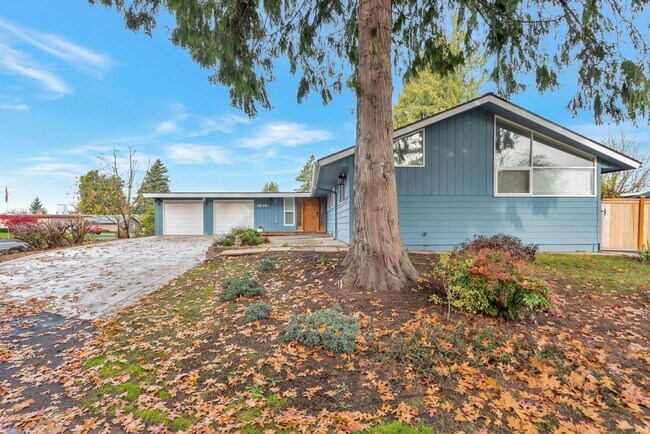 1836 125th Ave SE in Bellevue, WA - Building Photo - Building Photo