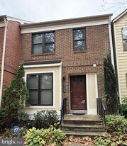 5155 King Charles Way in Bethesda, MD - Building Photo