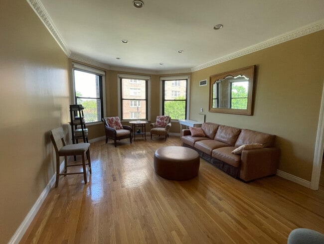 240 Devonshire St, Unit 3 in Boston, MA - Foto de edificio - Building Photo