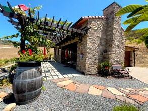 996 Via Conca Doro in Vista, CA - Building Photo - Building Photo