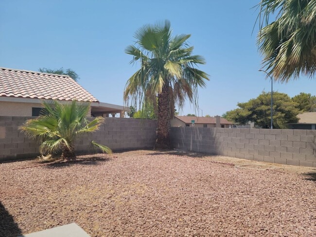 property at 733 Grande Ronde Ct