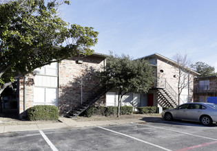 Villas at La Risa in Dallas, TX - Building Photo - Building Photo