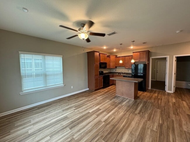 2225 Cedarbrook Ct in Tallahassee, FL - Foto de edificio - Building Photo