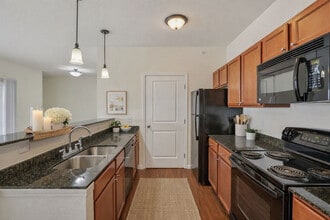 Burkart Crossing Apartments in Seymour, IN - Foto de edificio - Building Photo