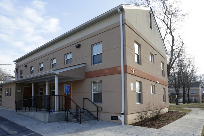 Mountain Oaks Apartments in Front Royal, VA - Building Photo - Building Photo