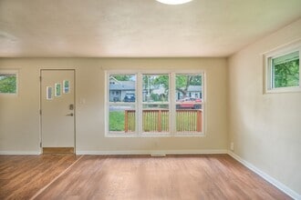 214 Augusta St in Mahomet, IL - Building Photo - Building Photo