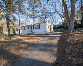 2371 Swallow Cir SE in Atlanta, GA - Foto de edificio - Building Photo