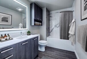 929 109th Ave NE in Bellevue, WA - Building Photo