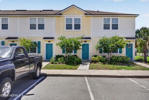 8210 Larose Rd in Jacksonville, FL - Building Photo