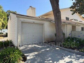 700 McCoy Ct in Lodi, CA - Foto de edificio - Building Photo