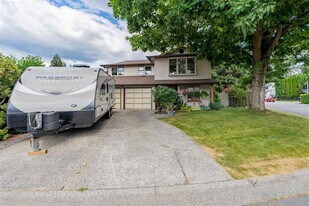 22790 Balabanian Cir in Maple Ridge, BC - Building Photo