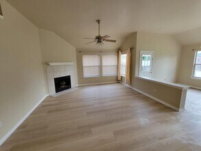 1013 Howeth Dr in Pflugerville, TX - Building Photo - Building Photo