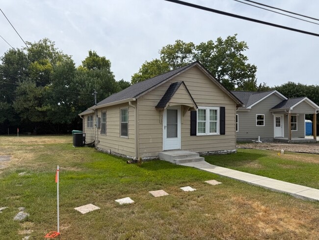 328 W Adams St in Lebanon, TN - Building Photo - Building Photo