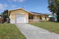 981 SW 82nd Terrace in North Lauderdale, FL - Building Photo - Building Photo