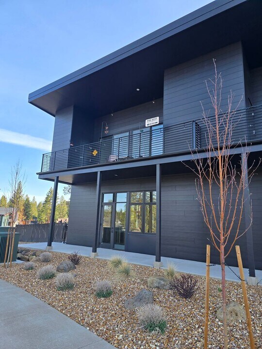 100 Lundgren Mill Dr in Sisters, OR - Building Photo