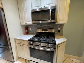 6 Church Ln, Unit L in Valley Cottage, NY - Foto de edificio - Building Photo