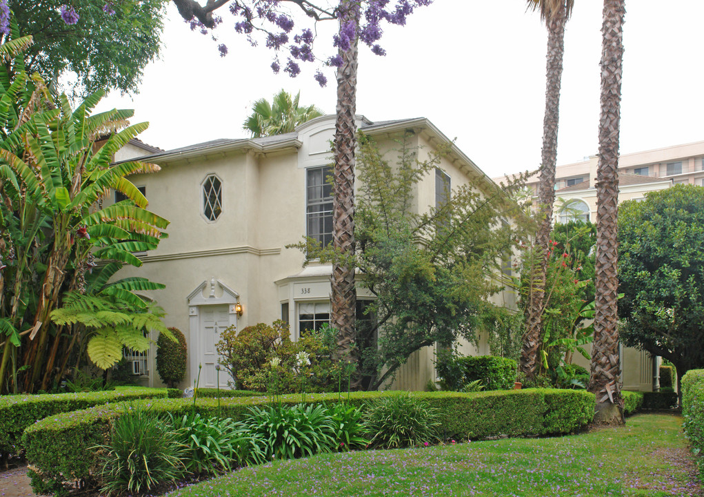 338 N Oakhurst Dr in Beverly Hills, CA - Foto de edificio
