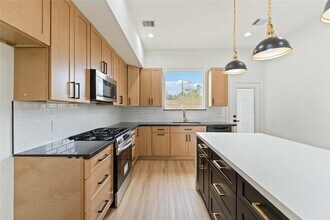 8048 Sunbury St in Houston, TX - Building Photo - Building Photo