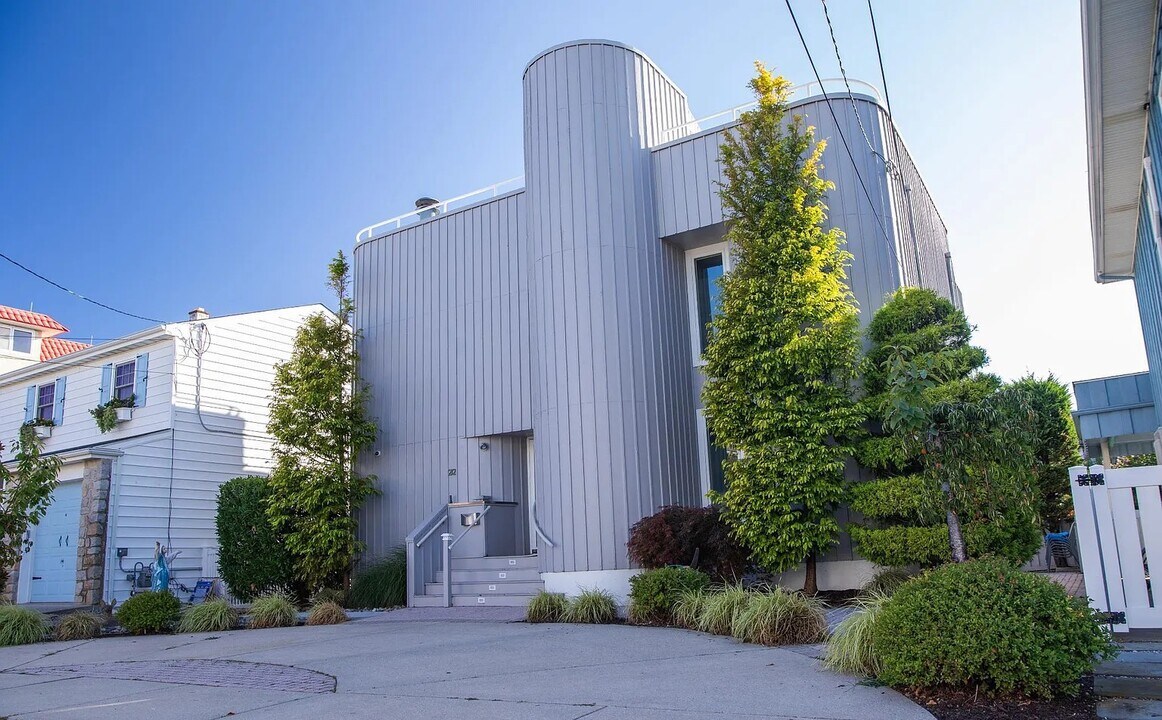 212 N 33rd Ave in Longport, NJ - Building Photo