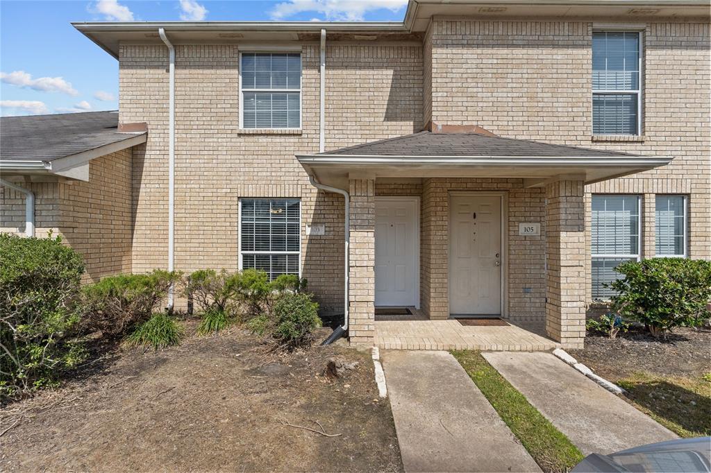 103 Green Isle Ave in Dickinson, TX - Building Photo