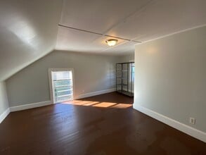 28 Newbury St, Unit 28NewburyStUnit3 in Auburn, ME - Building Photo - Building Photo