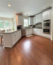 330 Winding Rose Ln in Suwanee, GA - Building Photo - Building Photo