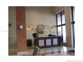 5825 Collins Ave, Unit 7D in Miami, FL - Building Photo - Building Photo