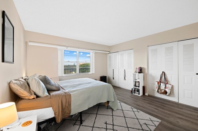 3150 W Rolling Hills Cir in Davie, FL - Foto de edificio - Building Photo