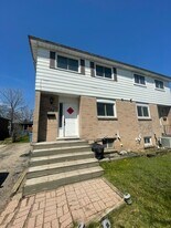 126 Conroy Cres in Guelph, ON - Building Photo