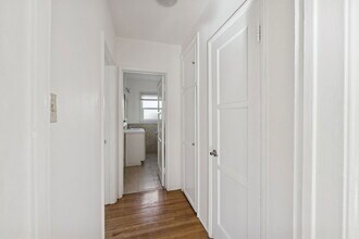 1556 S Beverly Glen Blvd in Los Angeles, CA - Building Photo - Building Photo