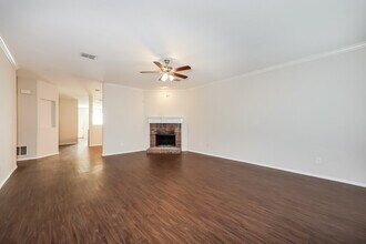 5929 Misty Breeze Dr in Fort Worth, TX - Foto de edificio - Building Photo