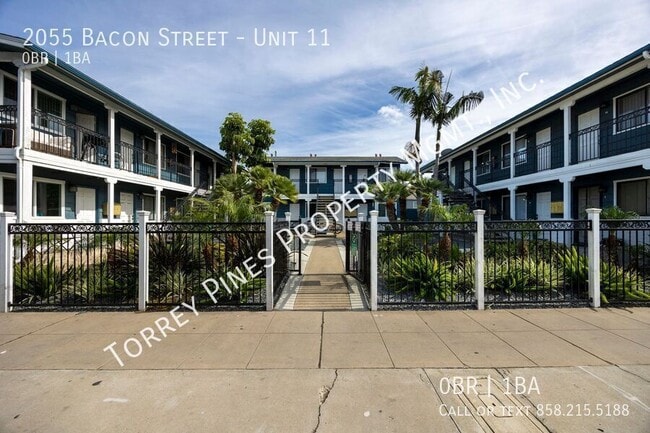 2055 Bacon St in San Diego, CA - Building Photo - Building Photo