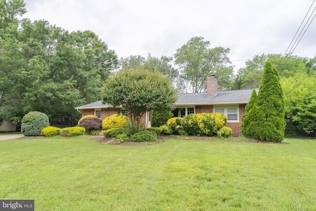 property at 5008 Treetop Ln