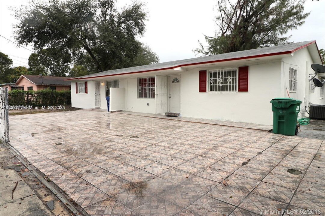 2120 NW 93rd St in Miami, FL - Building Photo