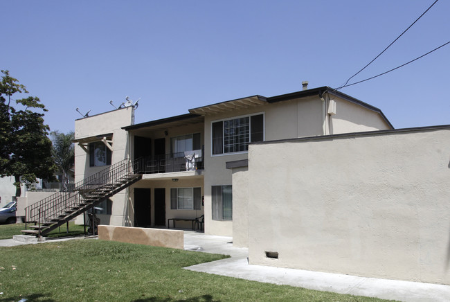 626 N Anna Dr in Anaheim, CA - Foto de edificio - Building Photo