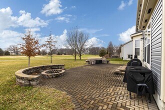 7225 Bromfield Dr in Canal Winchester, OH - Building Photo - Building Photo