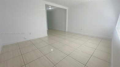 2125 NW 66th St in Miami, FL - Building Photo - Building Photo