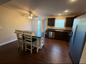 258 N Pointe Ln in Raymore, MO - Building Photo - Building Photo