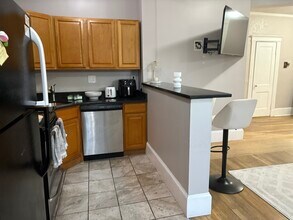 1050 Commonwealth Ave in Boston, MA - Foto de edificio - Building Photo