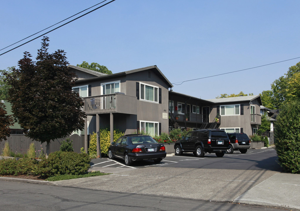 Moreland Apartments in Portland, OR - Building Photo