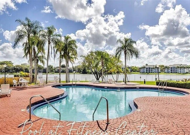 2880 N Oakland Forest Dr, Unit 311 in Oakland Park, FL - Building Photo - Building Photo
