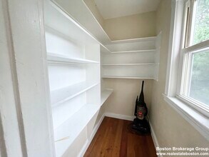 26 Taft St, Unit 3 in Boston, MA - Foto de edificio - Building Photo