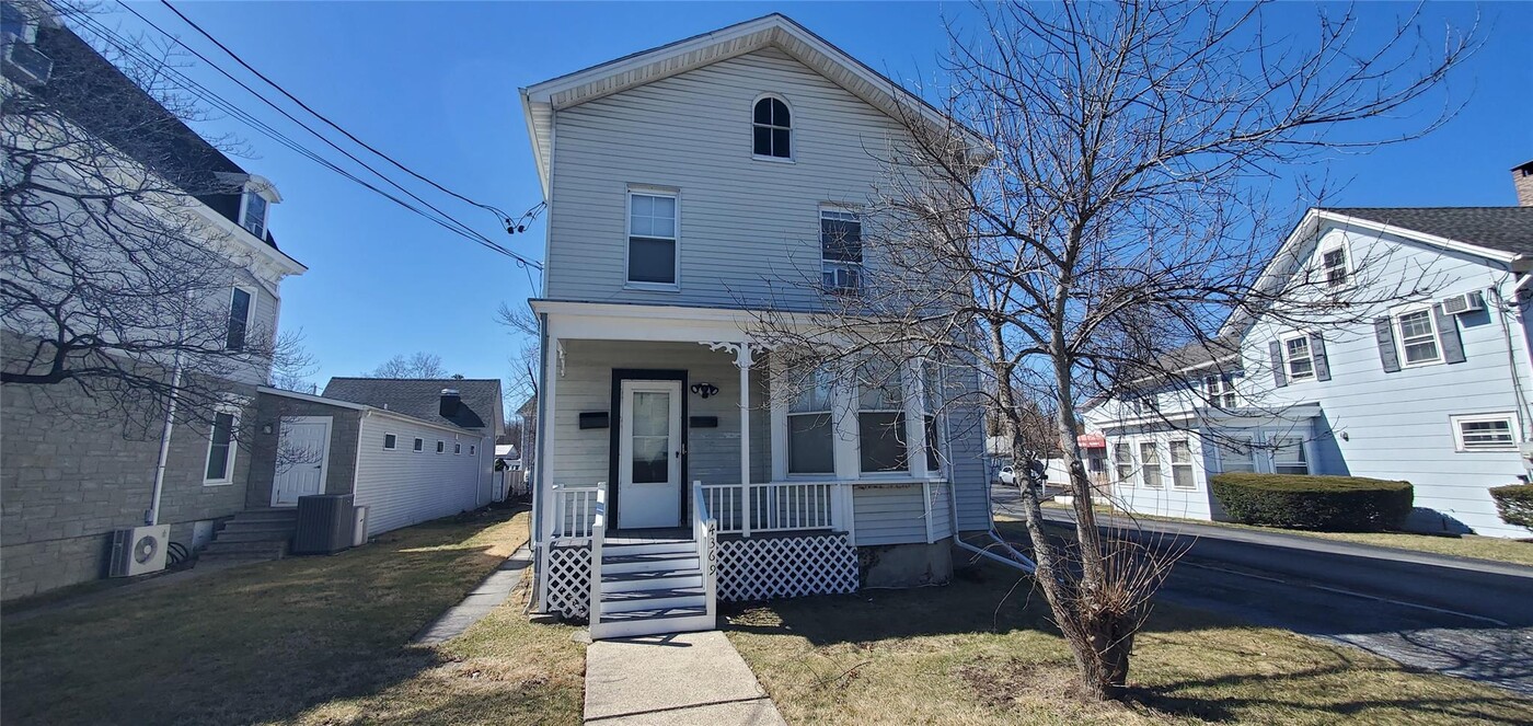 4369 Albany Post Rd in Hyde Park, NY - Building Photo