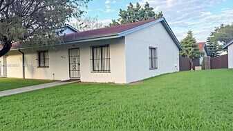 28319 SW 141st Pl in Homestead, FL - Building Photo