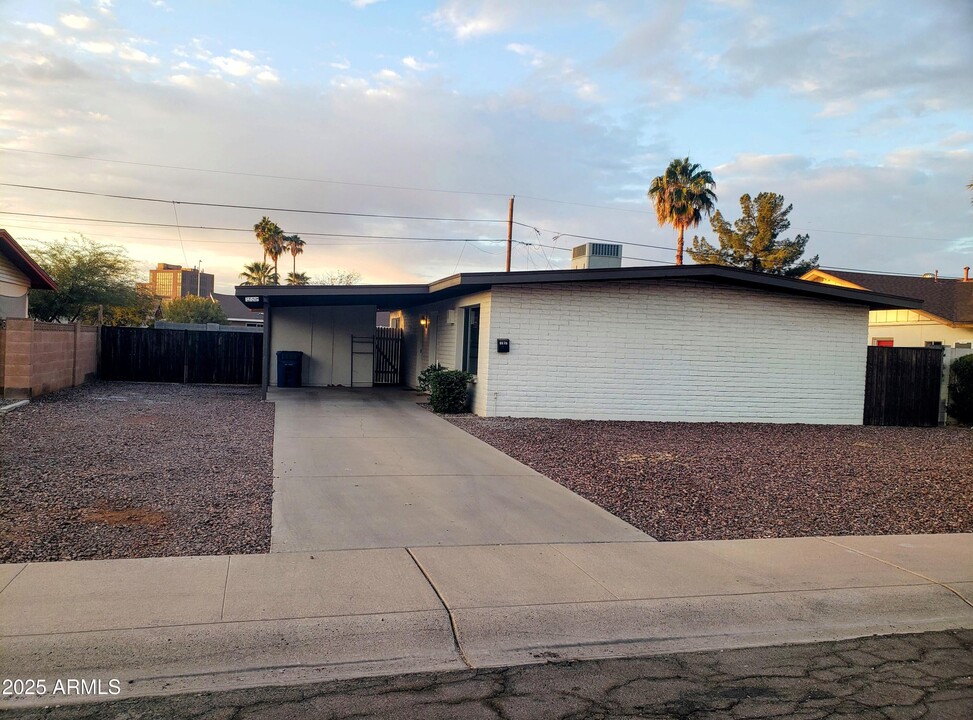 1307 E Campus Dr in Tempe, AZ - Building Photo