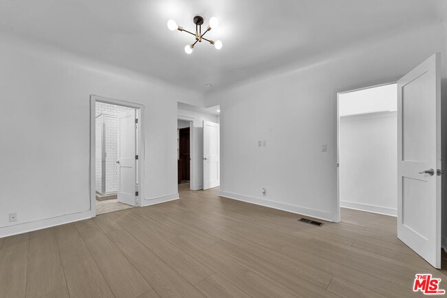 property at 918 N Genesee Ave