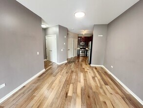 1075 W Roosevelt Rd in Chicago, IL - Building Photo - Building Photo