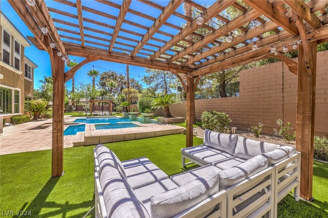 property at 1711 Songlight Ct