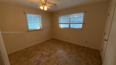 2400 SW 42nd Ave in Fort Lauderdale, FL - Building Photo - Building Photo